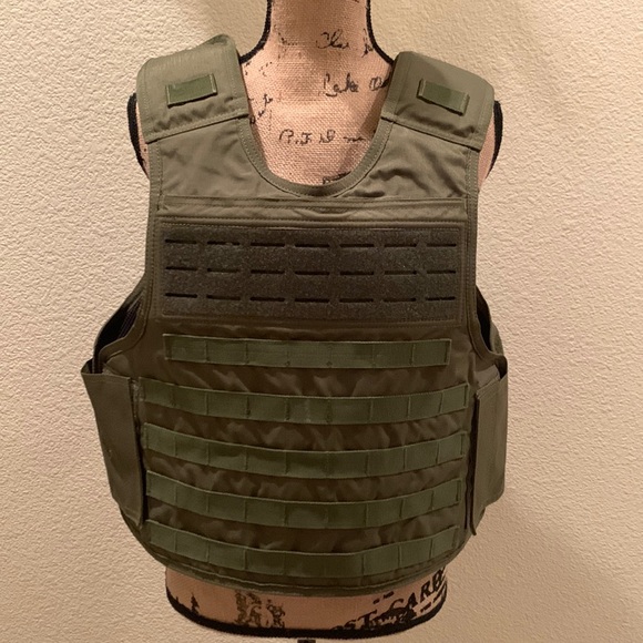 Tactical Carrier / Hunting Protective Gear Vest - Picture 3 of 12
